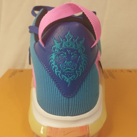 Nike LeBron witness 7 size 10 mens US 11.5 women's US - Picture 2 of 6